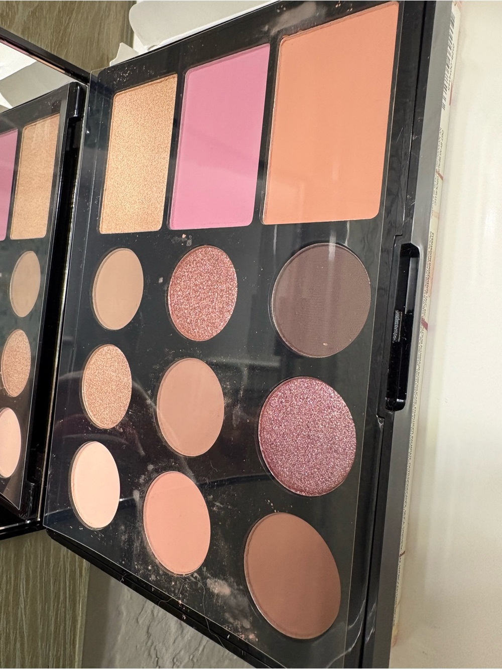 Laura Geller The Wearables Super Neutral 9 shades - Picture 4 of 7